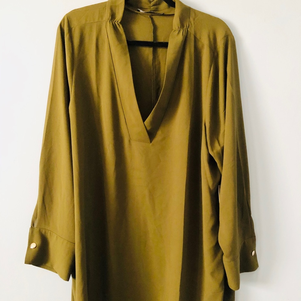 Eloquii Easy V-Neck Top With Button Cuff